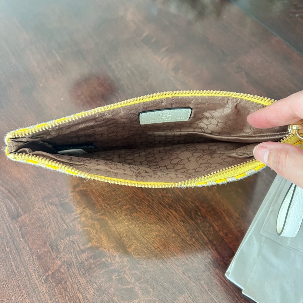 Ann Taylor - Yellow and White Wristlet - Picture 4 of 6